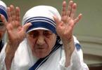Nënë Tereza u kanonizua në Kishën Katolike Romake